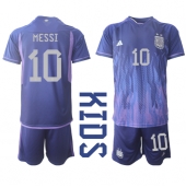 Billige Argentina Lionel Messi #10 Udebanetrøje Børn VM 2022 Kort ærmer (+ bukser)