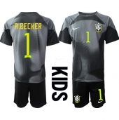 Billige Brasilien Alisson Becker #1 Målmand Hjemmebanetrøje Børn VM 2022 Kort ærmer (+ bukser)