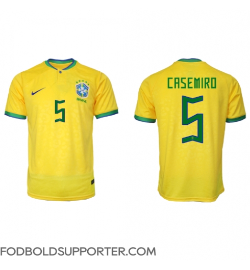 Billige Brasilien Casemiro #5 Hjemmebanetrøje VM 2022 Kort ærmer