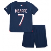 Billige Paris Saint-Germain Kylian Mbappe #7 Hjemmebanetrøje Børn 2023-24 Kort ærmer (+ bukser)