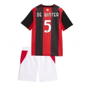 Billige AC Milan Koni De Winter #5 Hjemmebanetrøje Børn 2026-27 Kort ærmer (+ bukser)