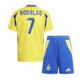 Billige Al-Nassr Cristiano Ronaldo #7 Hjemmebanetrøje Børn 2024-25 Kort ærmer (+ bukser)