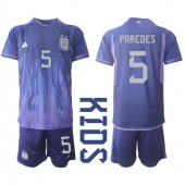 Billige Argentina Leandro Paredes #5 Udebanetrøje Børn VM 2022 Kort ærmer (+ bukser)