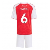 Billige Arsenal Gabriel Magalhaes #6 Hjemmebanetrøje Børn 2025-26 Kort ærmer (+ bukser)