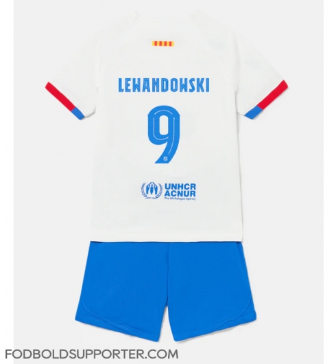 Billige Barcelona Robert Lewandowski #9 Udebanetrøje Børn 2023-24 Kort ærmer (+ bukser)