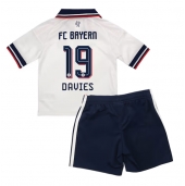 Billige Bayern Munich Alphonso Davies #19 Udebanetrøje Børn 2026-27 Kort ærmer (+ bukser)