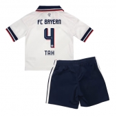 Billige Bayern Munich Jonathan Tah #4 Udebanetrøje Børn 2026-27 Kort ærmer (+ bukser)