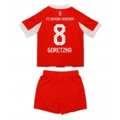 Billige Bayern Munich Leon Goretzka #8 Hjemmebanetrøje Børn 2025-26 Kort ærmer (+ bukser)