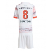 Billige Bayern Munich Leon Goretzka #8 Udebanetrøje Børn 2025-26 Kort ærmer (+ bukser)