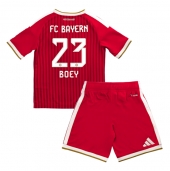 Billige Bayern Munich Sacha Boey #23 Hjemmebanetrøje Børn 2026-27 Kort ærmer (+ bukser)