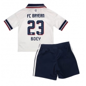 Billige Bayern Munich Sacha Boey #23 Udebanetrøje Børn 2026-27 Kort ærmer (+ bukser)