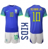 Billige Brasilien Neymar Jr #10 Udebanetrøje Børn VM 2022 Kort ærmer (+ bukser)