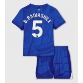 Billige Chelsea Benoit Badiashile #5 Hjemmebanetrøje Børn 2025-26 Kort ærmer (+ bukser)