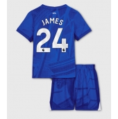 Billige Chelsea Reece James #24 Hjemmebanetrøje Børn 2025-26 Kort ærmer (+ bukser)