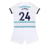 Billige Chelsea Reece James #24 Udebanetrøje Børn 2022-23 Kort ærmer (+ bukser)
