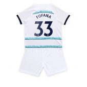 Billige Chelsea Wesley Fofana #33 Udebanetrøje Børn 2022-23 Kort ærmer (+ bukser)