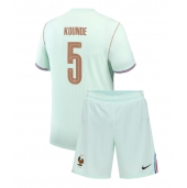 Billige Frankrig Jules Kounde #5 Udebanetrøje Børn VM 2026 Kort ærmer (+ bukser)