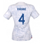 Billige Frankrig Raphael Varane #4 Udebanetrøje Dame VM 2022 Kort ærmer