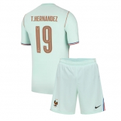 Billige Frankrig Theo Hernandez #19 Udebanetrøje Børn VM 2026 Kort ærmer (+ bukser)