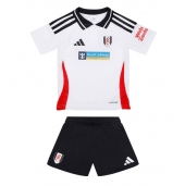 Billige Fulham Hjemmebanetrøje Børn 2024-25 Kort ærmer (+ bukser)