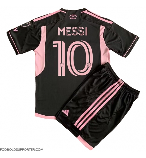 Billige Inter Miami Lionel Messi #10 Udebanetrøje Børn 2023-24 Kort ærmer (+ bukser)