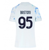 Billige Inter Milan Alessandro Bastoni #95 Udebanetrøje Dame 2025-26 Kort ærmer
