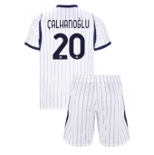 Billige Inter Milan Hakan Calhanoglu #20 Udebanetrøje Børn 2026-27 Kort ærmer (+ bukser)