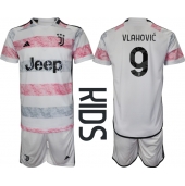 Billige Juventus Dusan Vlahovic #9 Udebanetrøje Børn 2023-24 Kort ærmer (+ bukser)