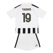 Billige Juventus Khephren Thuram #19 Hjemmebanetrøje Børn 2026-27 Kort ærmer (+ bukser)