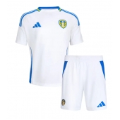 Billige Leeds United Hjemmebanetrøje Børn 2024-25 Kort ærmer (+ bukser)