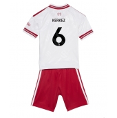 Billige Liverpool Milos Kerkez #6 Udebanetrøje Børn 2026-27 Kort ærmer (+ bukser)