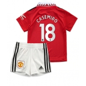 Billige Manchester United Casemiro #18 Hjemmebanetrøje Børn 2022-23 Kort ærmer (+ bukser)