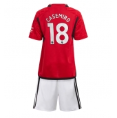 Billige Manchester United Casemiro #18 Hjemmebanetrøje Børn 2023-24 Kort ærmer (+ bukser)