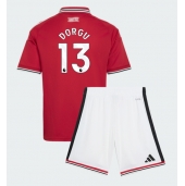 Billige Manchester United Patrick Dorgu #13 Hjemmebanetrøje Børn 2026-27 Kort ærmer (+ bukser)