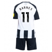 Billige Newcastle United Harvey Barnes #11 Hjemmebanetrøje Børn 2024-25 Kort ærmer (+ bukser)