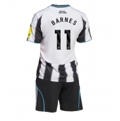 Billige Newcastle United Harvey Barnes #11 Hjemmebanetrøje Børn 2025-26 Kort ærmer (+ bukser)