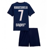 Billige Paris Saint-Germain Khvicha Kvaratskhelia #7 Hjemmebanetrøje Børn 2025-26 Kort ærmer (+ bukser)