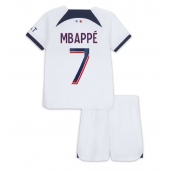 Billige Paris Saint-Germain Kylian Mbappe #7 Udebanetrøje Børn 2023-24 Kort ærmer (+ bukser)