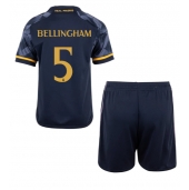 Billige Real Madrid Jude Bellingham #5 Udebanetrøje Børn 2023-24 Kort ærmer (+ bukser)