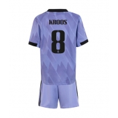Billige Real Madrid Toni Kroos #8 Udebanetrøje Børn 2022-23 Kort ærmer (+ bukser)