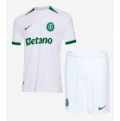 Billige Sporting CP Udebanetrøje Børn 2024-25 Kort ærmer (+ bukser)