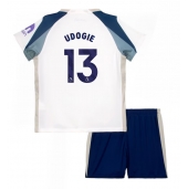 Billige Tottenham Hotspur Destiny Udogie #13 Hjemmebanetrøje Børn 2025-26 Kort ærmer (+ bukser)