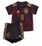 Billige Tyskland Leon Goretzka #8 Udebanetrøje Børn VM 2022 Kort ærmer (+ bukser)