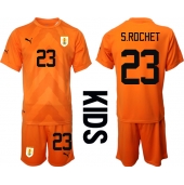 Billige Uruguay Sergio Rochet #23 Målmand Udebanetrøje Børn VM 2022 Kort ærmer (+ bukser)